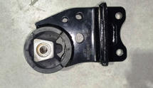 Кронштейн кріплення кабіни передній правий Foton Auman OEM: M4502050401A0; M4502050403A0; M4502060301A0