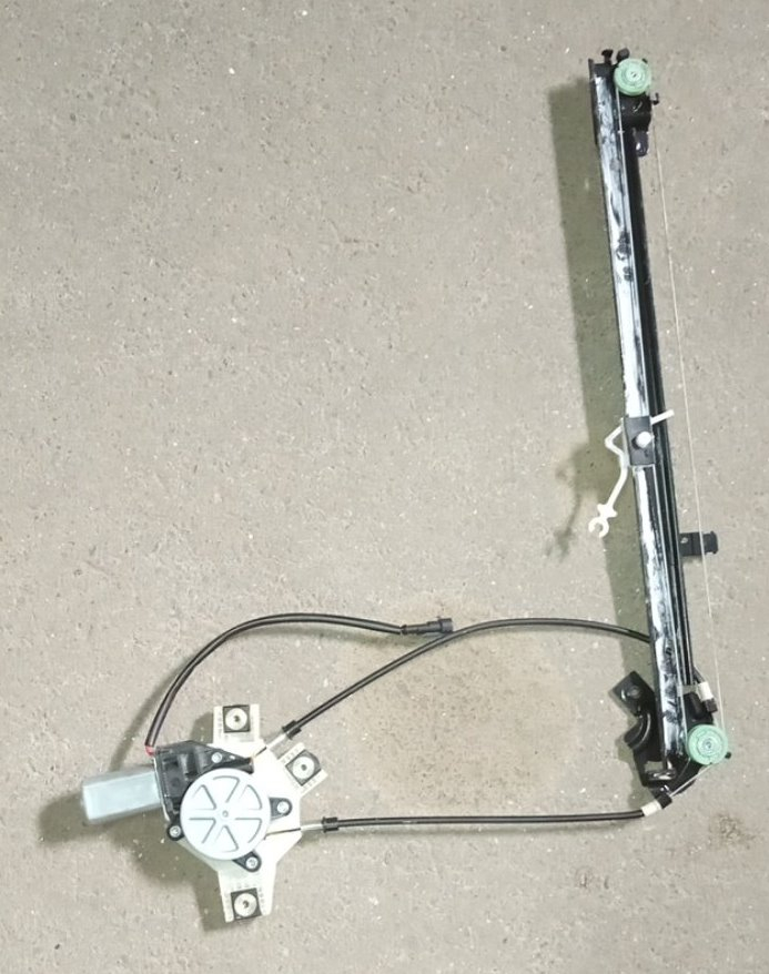 Механізм склопідйомника взборі ПРАВИЙ IVECO, HONGYAN, SINOTRUK, HOWO OEM: 6104-300031, 5801302301
